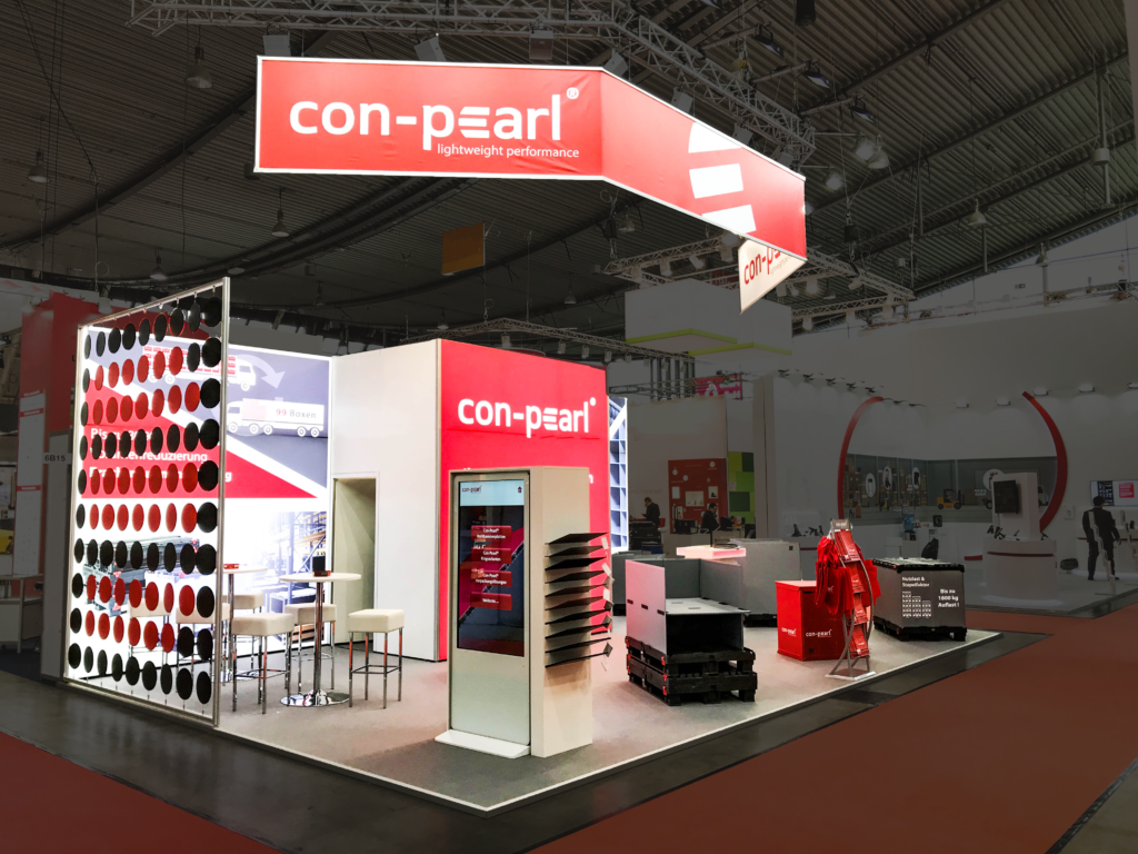 Messestand con-pearl im Mittelpunkt