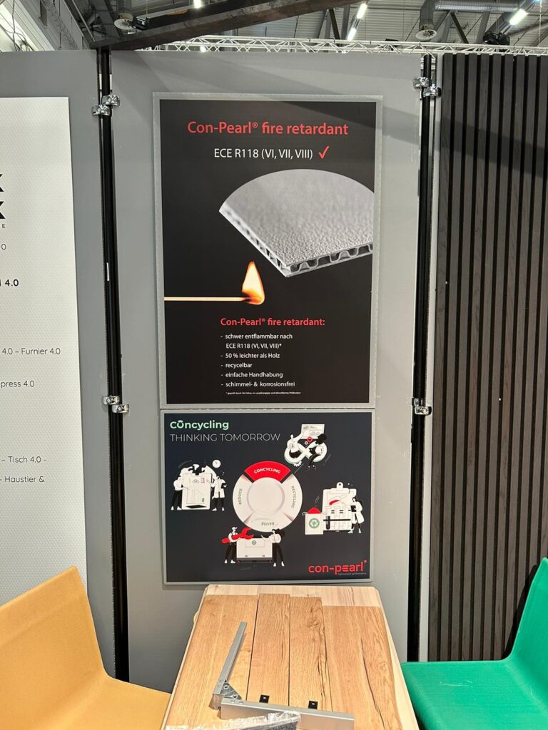 con-pearl Banner "fire retardant" auf dem Messestand