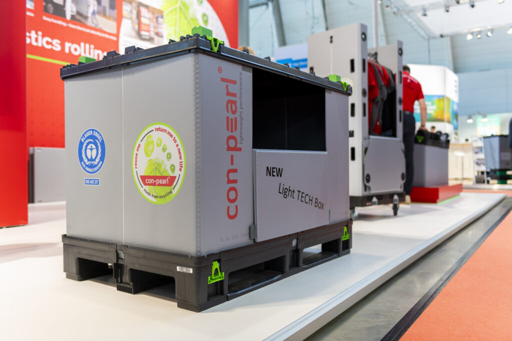 LogiMAT 2024 - Light TECH Box II mit blauem Engel und offener Ladeluke