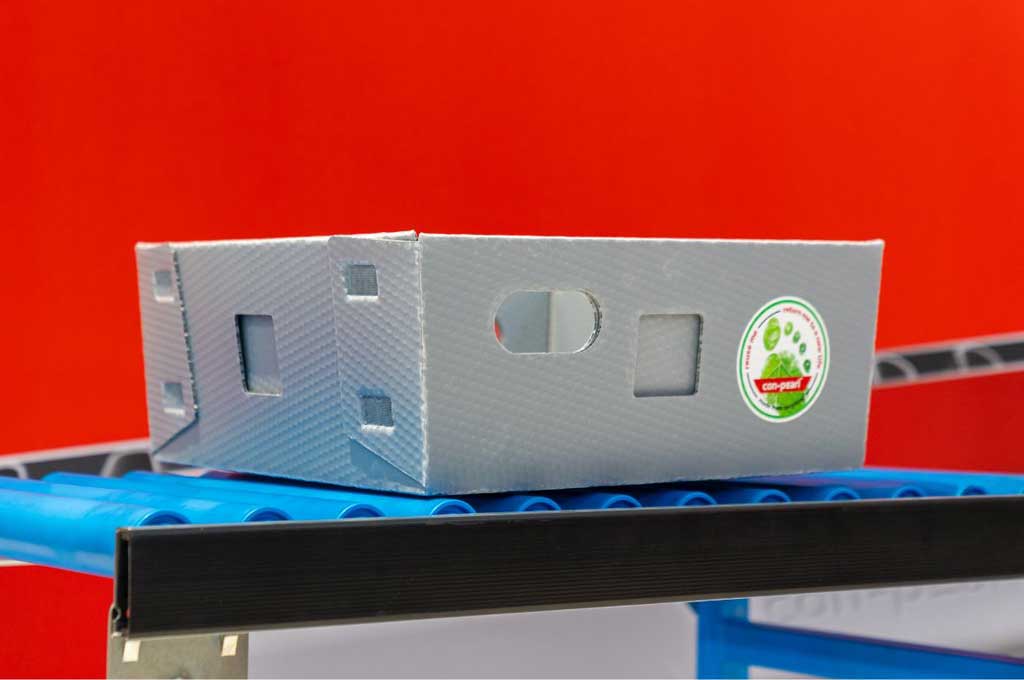 Stapelbox auf Rollenband