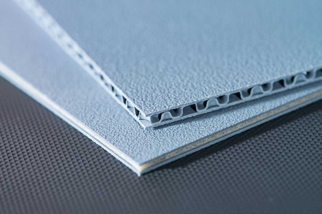 Platten-Muster mit verschiedenen Oberflächen und Stärken