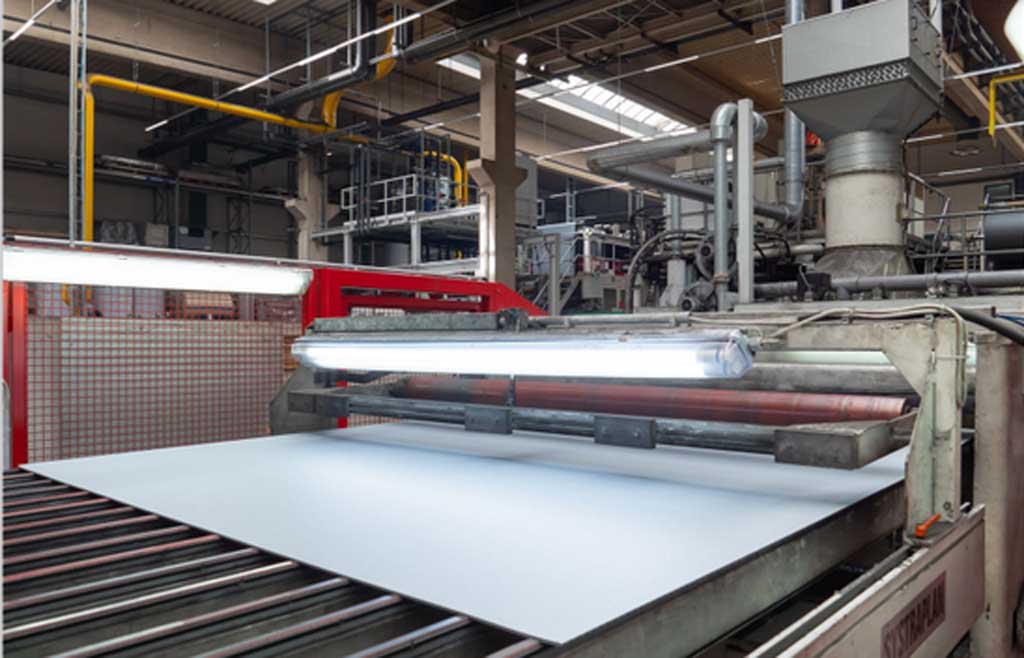 Maschinen zur Plattenherstellung in Werk