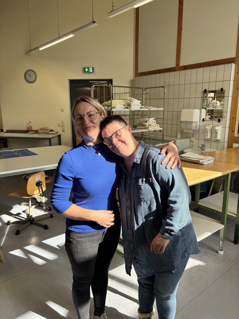 Karina und Sina als Team beim Schichtwechsel